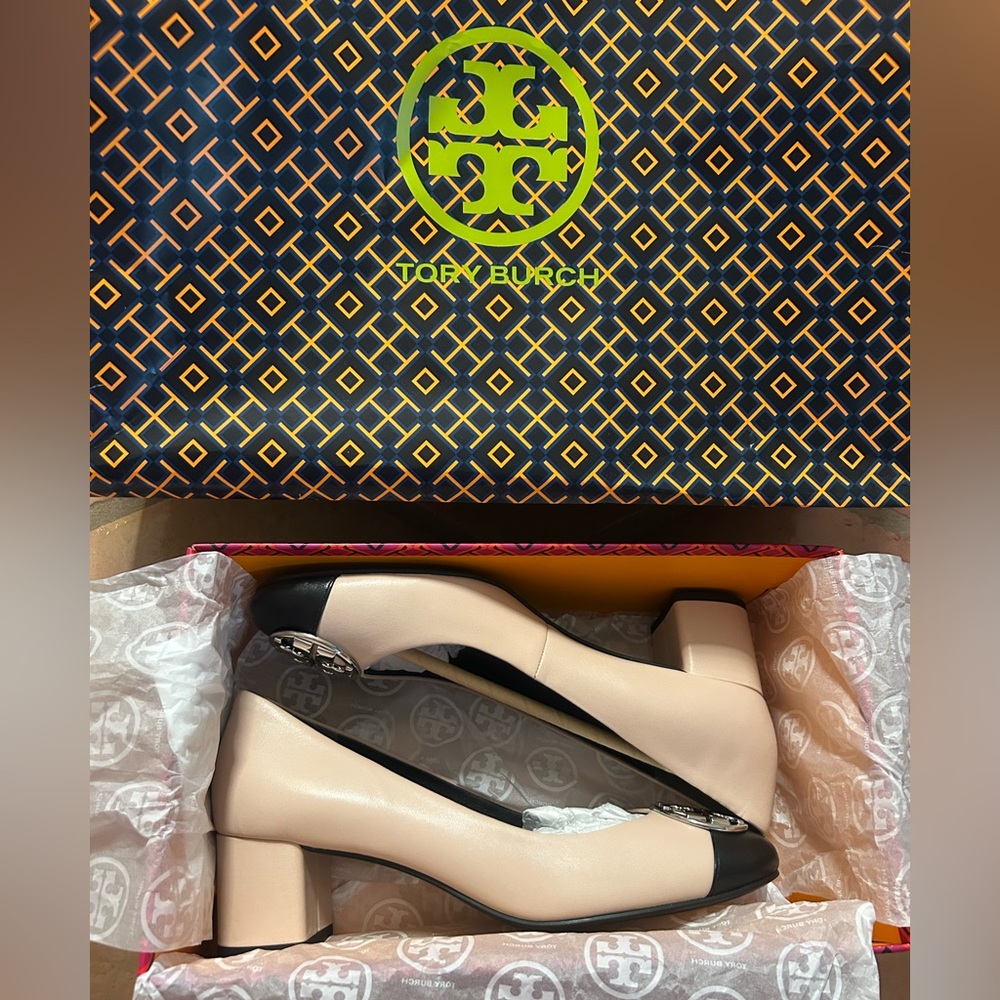 Tory Burch Rose Silk and Black Cap-Toe Pumps size 9 NWT - Picture 4 of 11